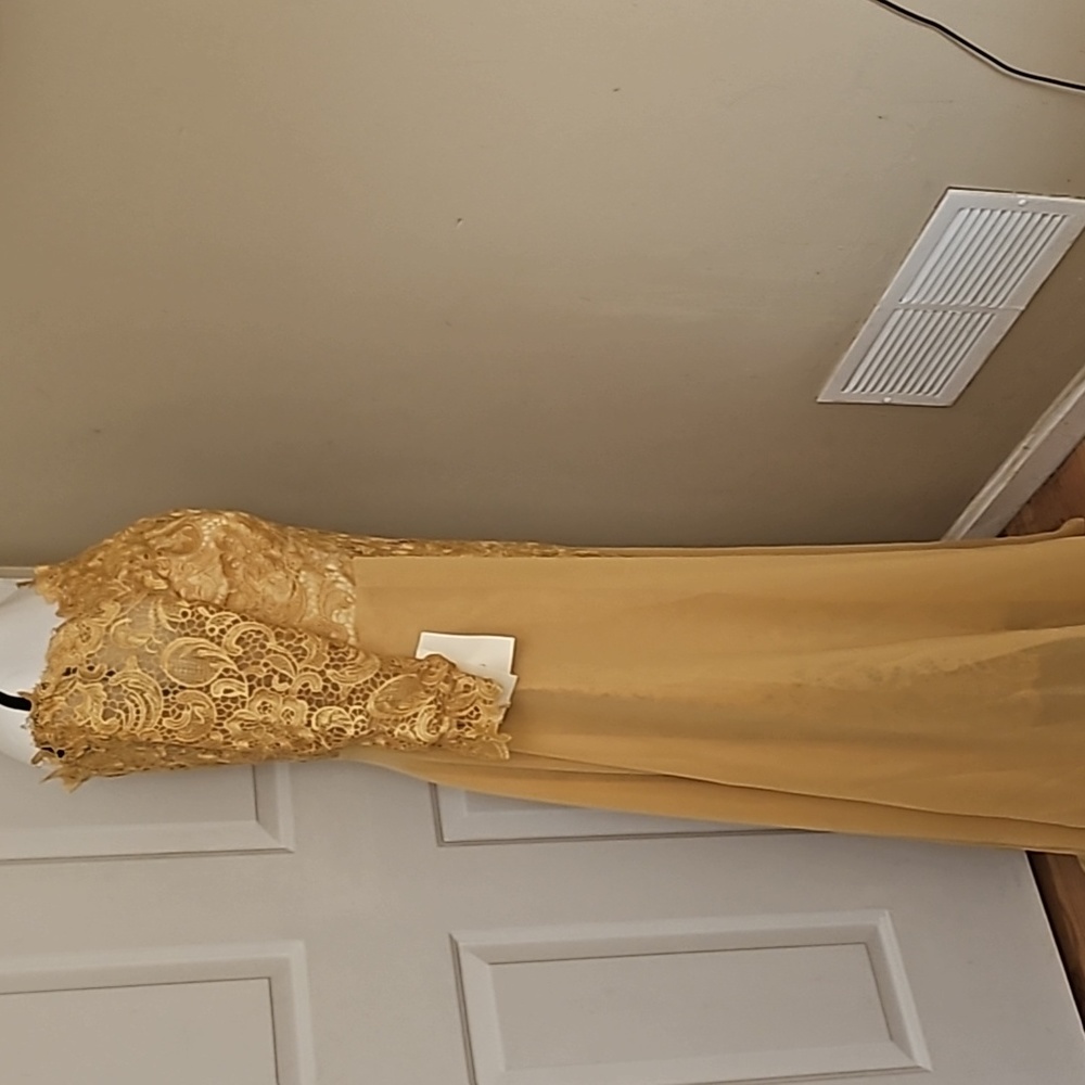 Dress - Picture 4 of 16
